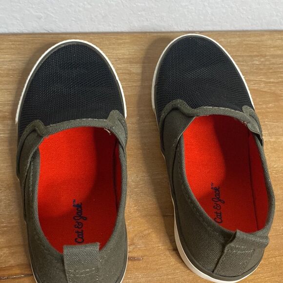 Cat & Jack Toddler boy Camo Green Black Slip On Shoes Casual Size 10 10T - Picture 7 of 8